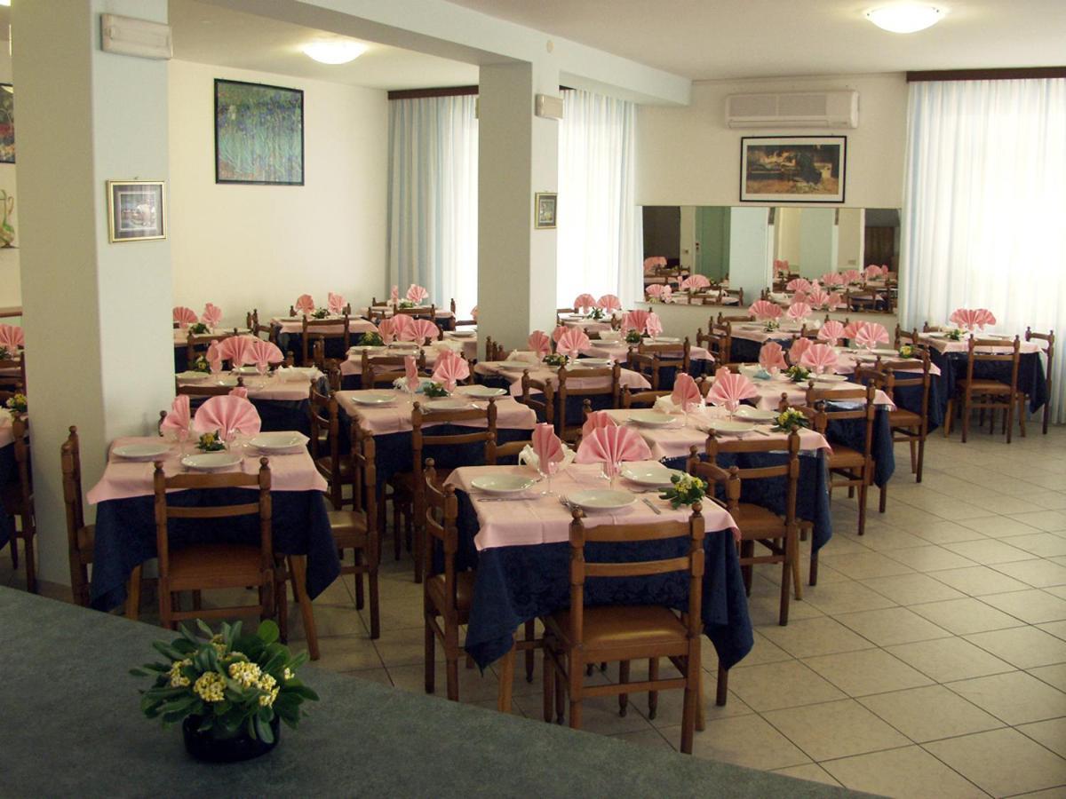 Hotel Trinidad Rimini Extérieur photo