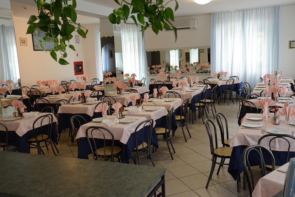 Hotel Trinidad Rimini Extérieur photo