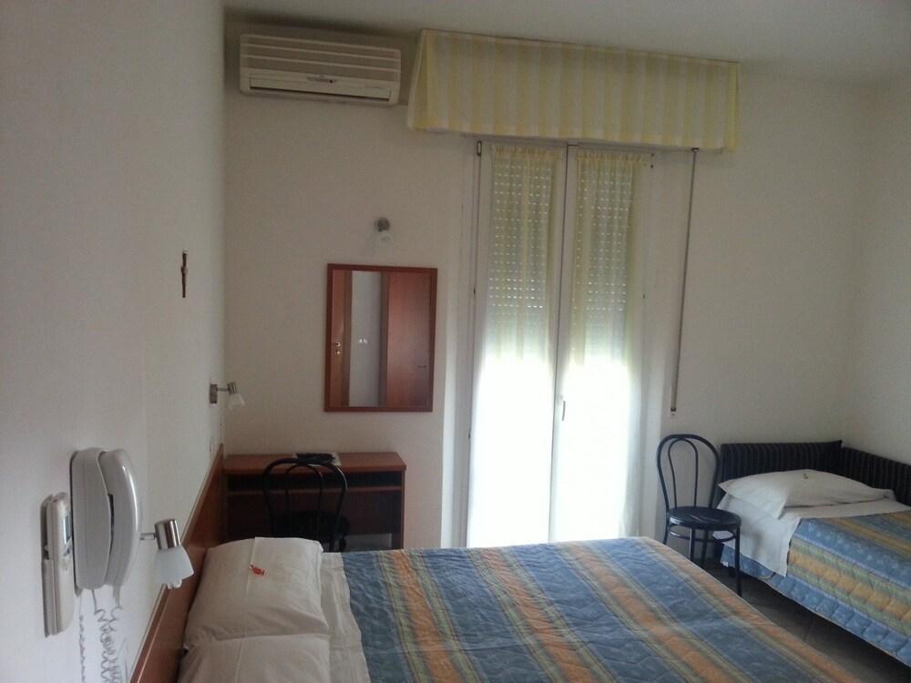 Hotel Trinidad Rimini Extérieur photo