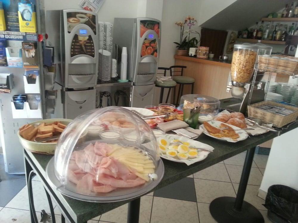 Hotel Trinidad Rimini Extérieur photo